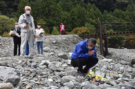 台風19号から3年 励まされ、前を向く 相模原の被災地で遺族ら献花 ／神奈川 毎日新聞