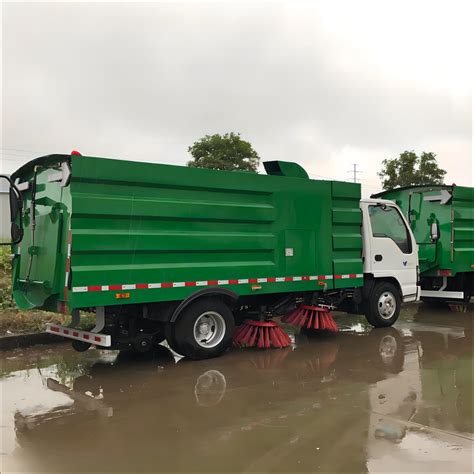 Vacuum Road Sweeper Truck New Efficient Road Cleaner Multi Functional