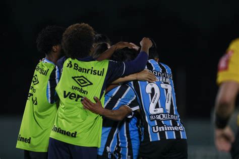 Gr Mio Come A A Defesa Do T Tulo Do Gauch O Feminino Goleada Sobre