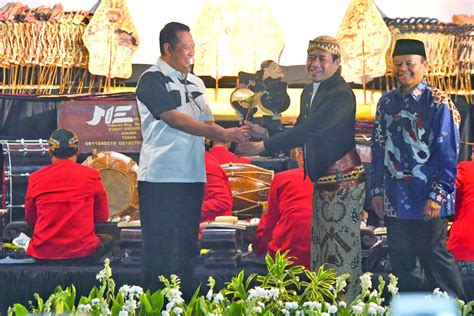 Peringati Hut Ke Mpr Ri Bamsoet Gelar Wayang Kulit Semar Boyong