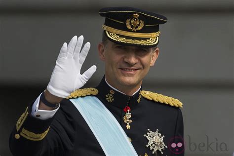 El Rey Felipe Vi Saluda Tras Su Primer Discurso Como Rey De España