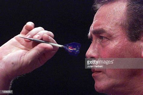 59 Bobby George Darts Stock Photos, High-Res Pictures, and Images ...