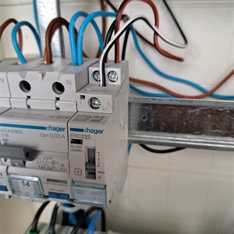 User manual Hager ESC225 (English - 2 pages)