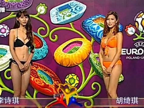 Polémica por modelos en bikini para hablar de la Eurocopa en TV Infobae