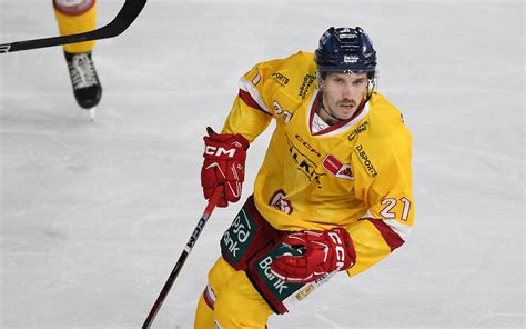 Polizei Nimmt Nach Tod Von Eishockey Profi Adam Johnson Unbekannten Fest