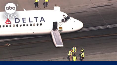 Delta Plane Lands At Charlotte Airport Without Nose Landing Gear Youtube