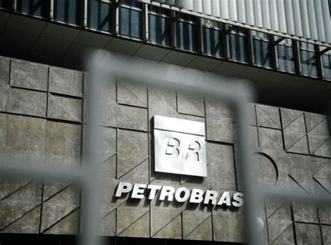 Petrobras vende campos de petróleo em águas rasas por US 1 5 bilhão