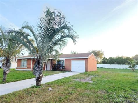 442 SW Belmont Cir 442 SW Belmont Cir Port Saint Lucie FL 34953