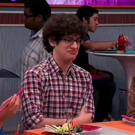 Robbie Shapiro Video Robbie Victorious Nick Tv Shows Victorious Cast