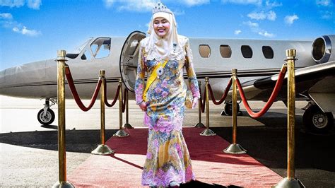 Inside The Queen Of Brunei S Lavish Lifestyle Youtube