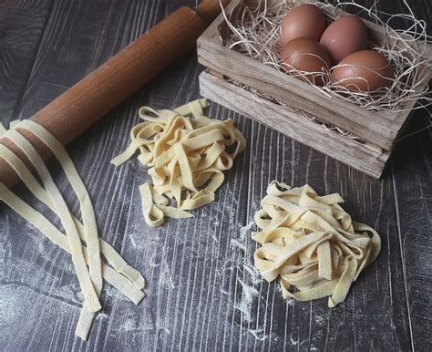 Pasta All Uovo Fatta In Casa Tavola Imbandita