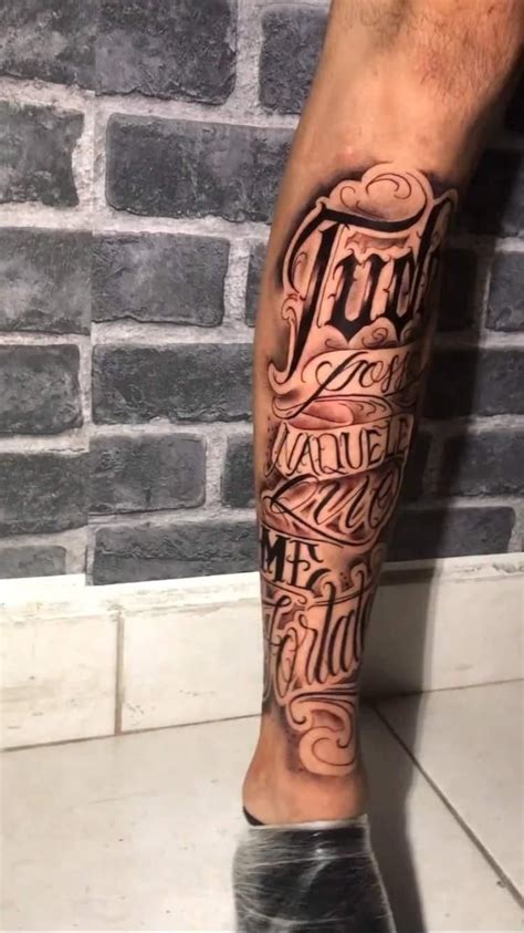 Tatuagem no pescoço masculino