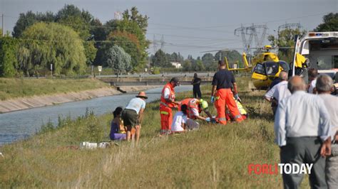 Pomeriggio Di Pesca Si Trasforma In Dramma Punto Da Ape Rischia Di