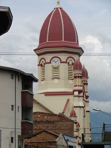 Medellin Antioquia Iglesia De La Am Rica Iv N Erre Jota Flickr