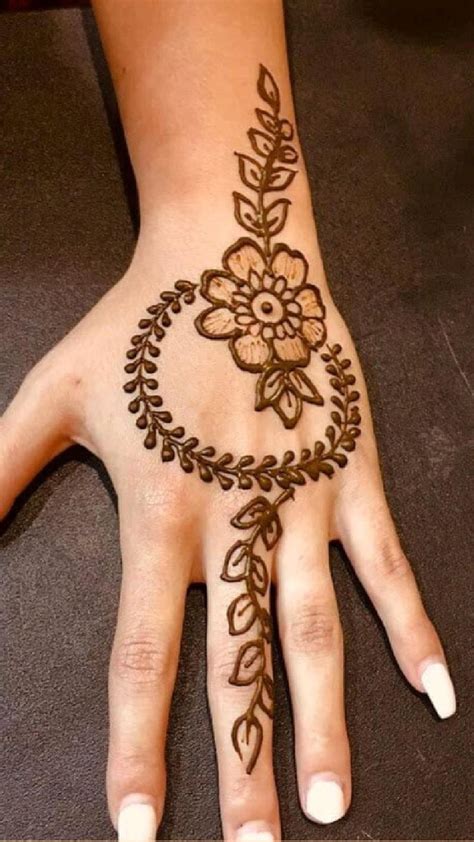 Jack adlı kullanıcının Mehndi panosundaki Pin Mehndi designs Kınalar