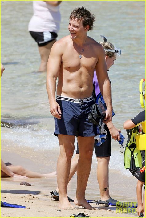 Odyssey's Peter Facinelli is One Buff Beach Dude in Hawaii!: Photo 3154718 | Peter Facinelli ...