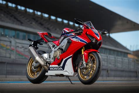 Honda Fireblade 2017 launch and test ride at Portimao | BeMoto