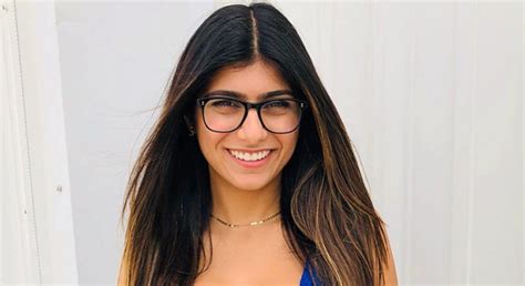 La ex actriz del cine para adultos Mia Khalifa subastará un objeto