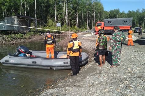 Foto Tim Sar Hentikan Pencarian Prajurit Tni Korban Longboat Terbalik