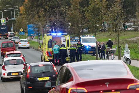 Fotonieuws Scooterrijdster Gewond Bij Botsing Met Fietsster