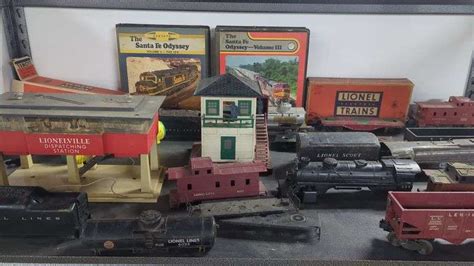 Lot Vintage Model Railroad Trains Lionel Etc Dixons Auction At