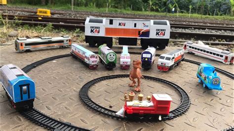 Drama Lokomotif Kereta Thomas Menabrak Dinosaurus Seru Teman Teman