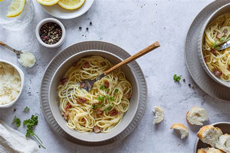 Schnelle Spaghetti Carbonara Mit Speck Sahne Und Parmesan Herzhaft