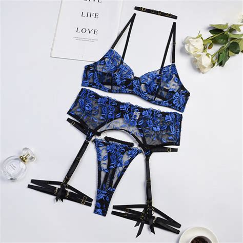 Blue Bra And Panty Set With Embroidered Flowers