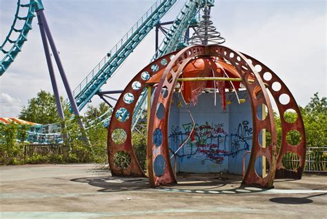 Photos of abandoned Six Flags in New Orleans - Business Insider