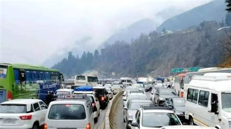 Roads In Himachal Pradesh Choke As Tourists Head To