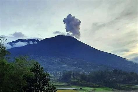 Gunung Marapi Di Sumatera Barat Meletus Satu Harapan