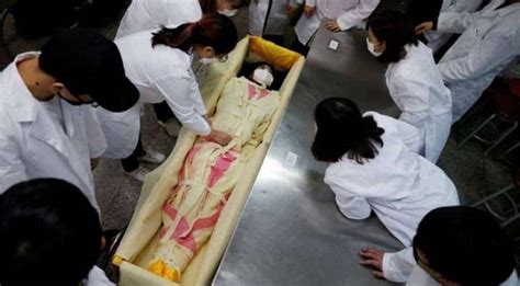 Women Handling The Dead More Female Morticians In South Korea As Taboo Fades World News