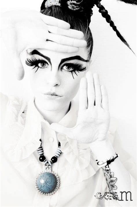 big eyelashes, eyeliner and eyebrows | Magical makeup, Makeup ...