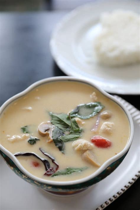 Sopa De Leche De Coco Con Pollo Y Arroz Comida Tradicional Tailandesa