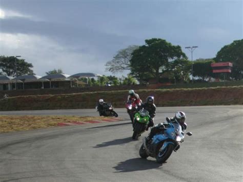 Motors Company Promove Curso De Pilotagem Preventiva Moto Br