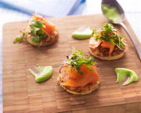 Blinis Met Avocadomousse En Gerookte Zalm Solo