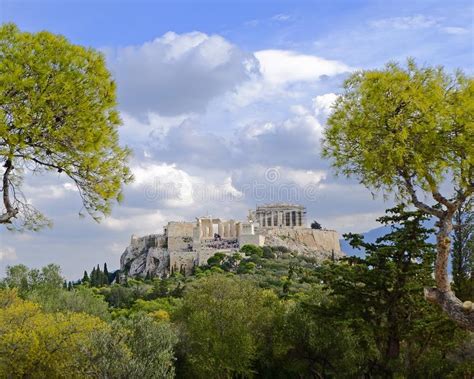 Grèce Acropole D Athènes Vue De La Colline De Pnyx Entre Pins Image