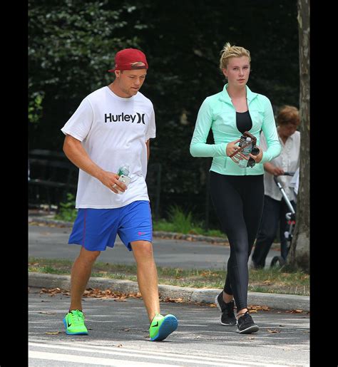 Vidéo Ireland Baldwin et son compagnon Slater Trout font leur jogging