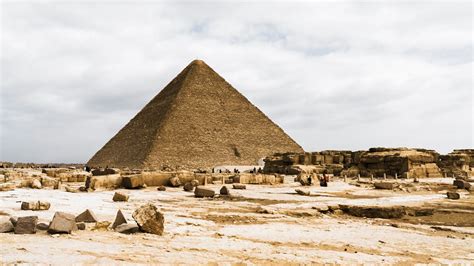 13 Fascinating Facts About The Giza Pyramids - Touroogle