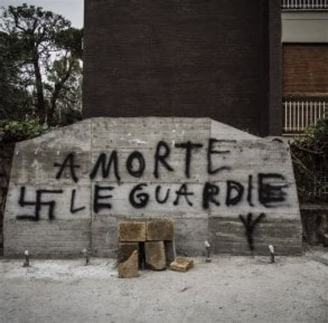 Scritte E Svastiche Lapide Moro Dago Fotogallery