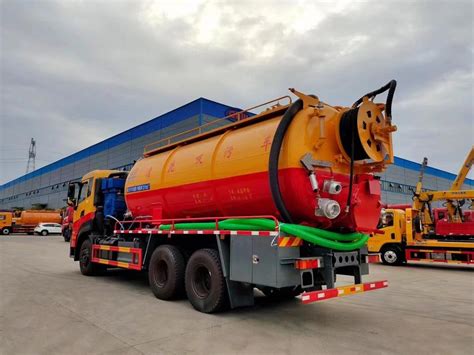 Multi Functional Cleaning And Suction Truck With Auxiliary Engine High