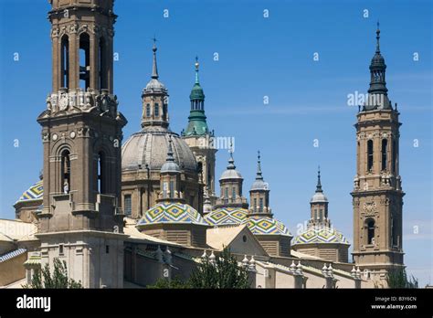 Basilique Cath Drale Notre Dame Du Pilier Saragosse Photo Stock Alamy