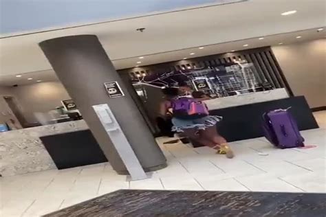 Video Empleada De Hotel Le Cae A Telefonazos A Turista Que Se Puso