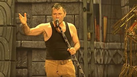 IRON MAIDEN S BRUCE DICKINSON On Nearly Quitting Band During 80s Heyday