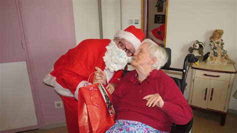 Visite Du Pere Noel Ehpad Maison Saint Fran Ois Morlaix