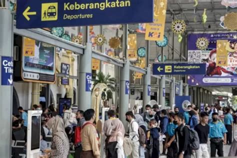 Meningkat 40 Ribu Penumpang Kereta Api Tiba Di Jakarta Hari Ini