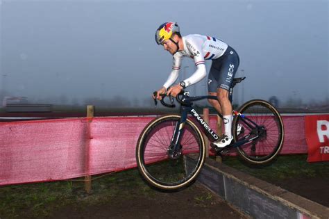 Tom Pidcock gana su primera Copa del Mundo CX Élite