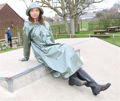 Pin Van Fetish Fun Op Rubber Boots Rainwear Regenmode Regenkleding