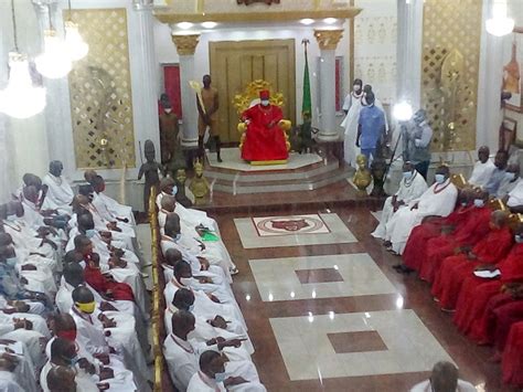 Benin Stolen Artefacts Oba Of Benin Fumes Places Caveat Emptor