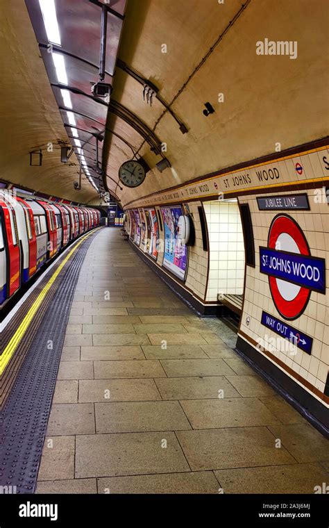 London underground station Stock Photo - Alamy